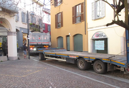 MerateCamionIncastratoPRIMA.jpg (49 KB)