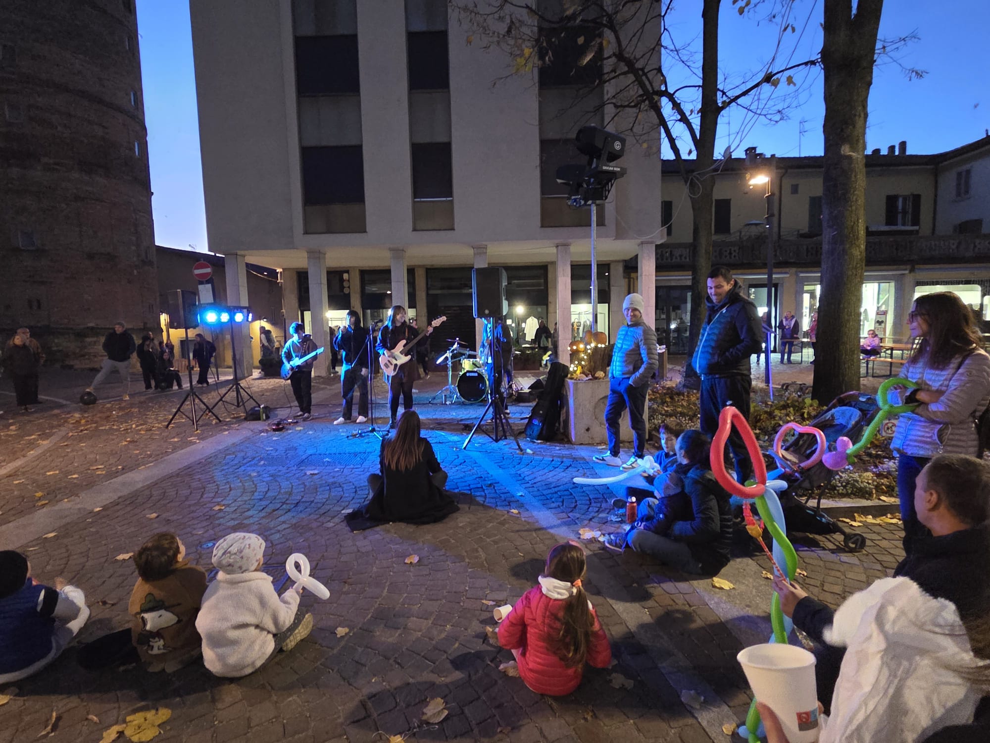 MerateFestaAutunnoPiazza1.jpg (352 KB)
