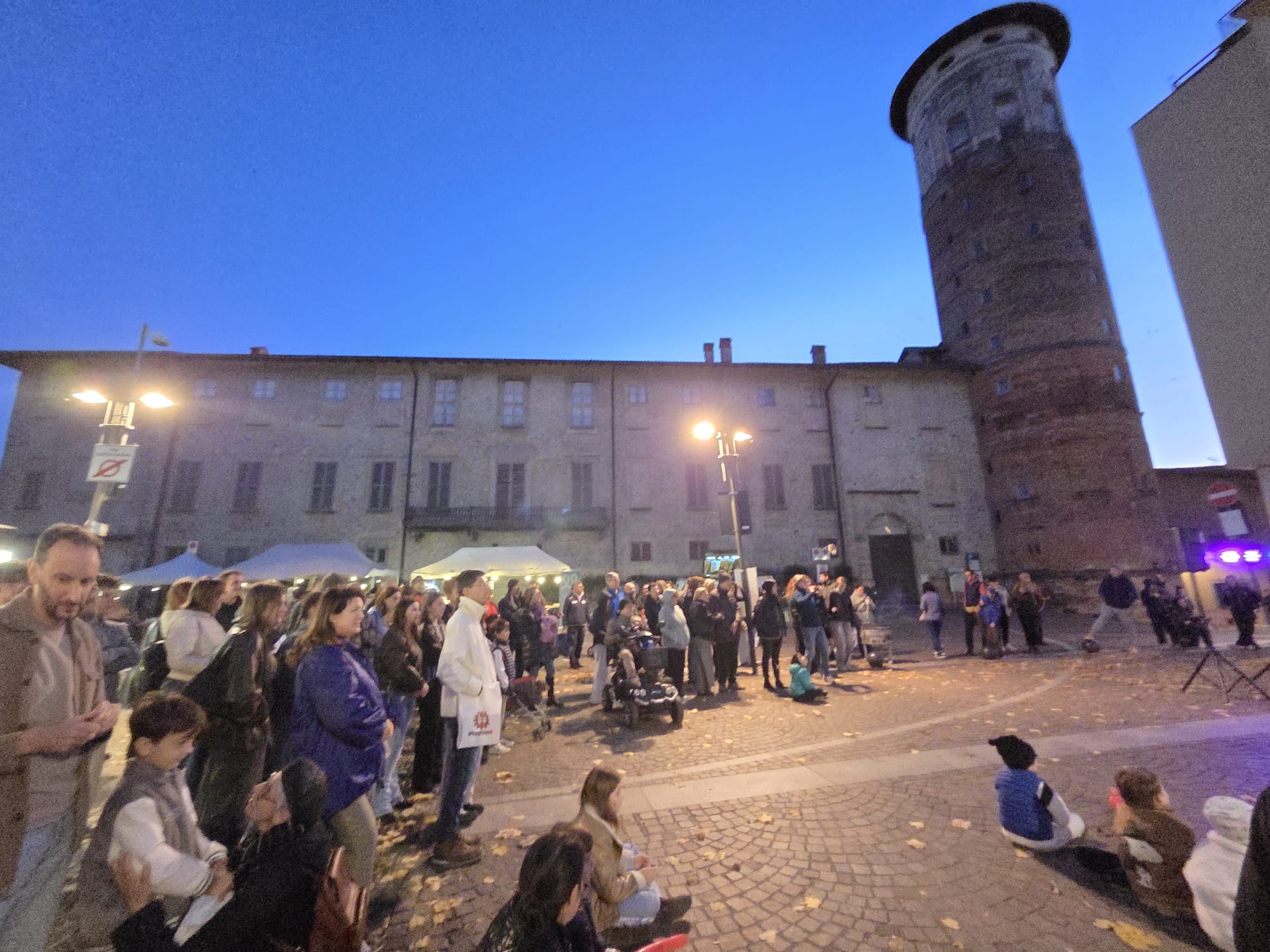 MerateFestaAutunnoPiazza2.jpg (365 KB)