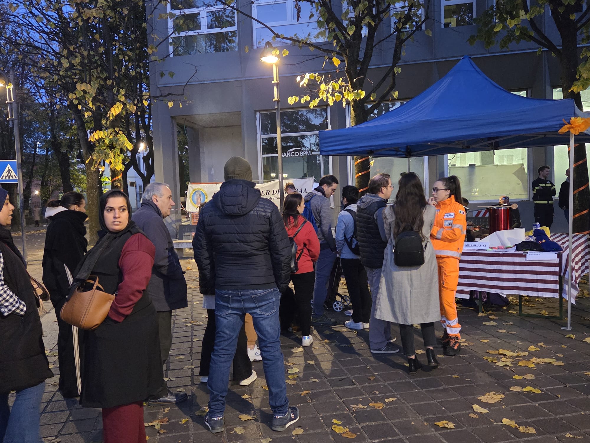 MerateFestaAutunnoPiazza3.jpg (450 KB)