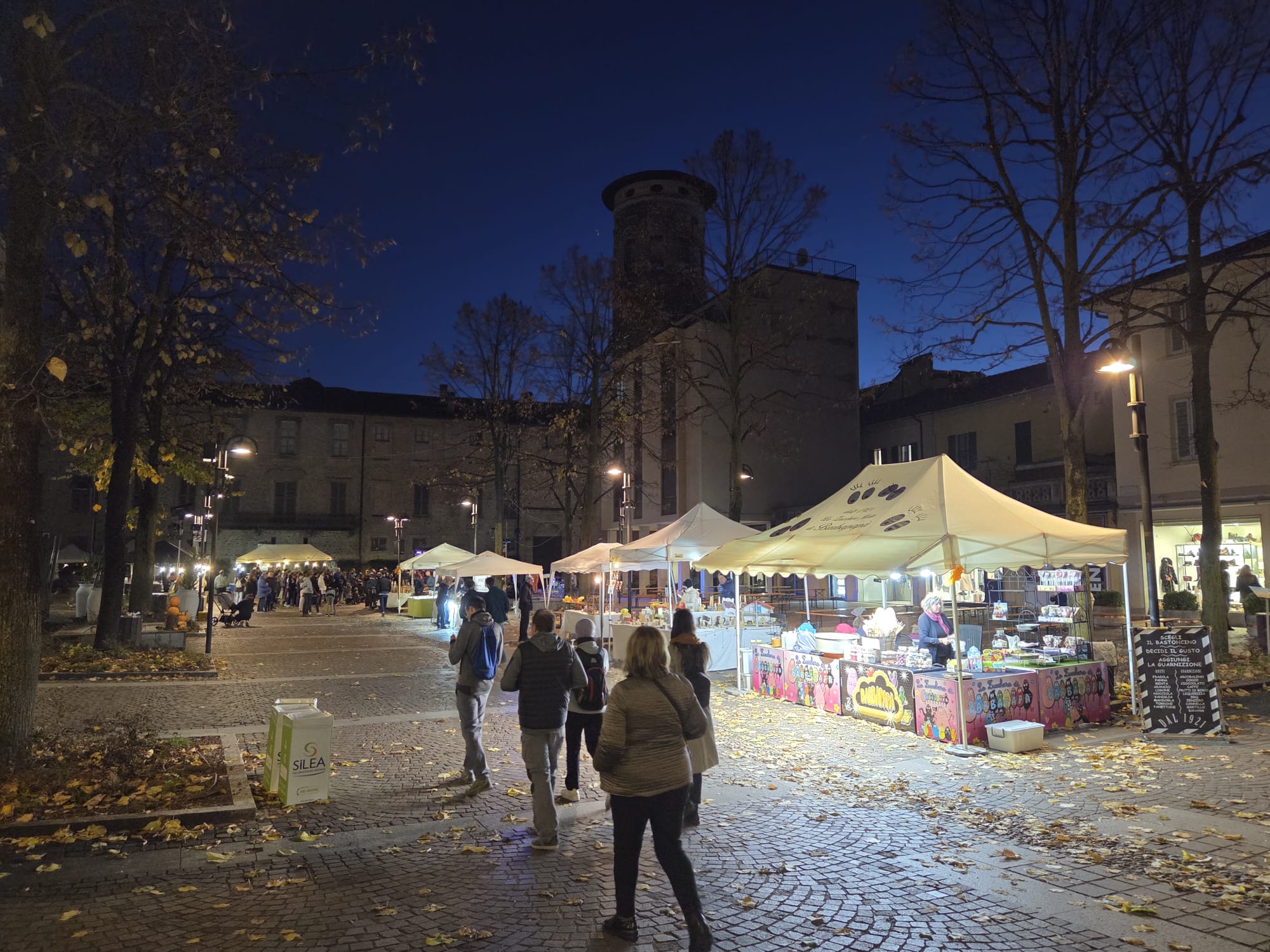 MerateFestaAutunnoPiazza4.jpg (424 KB)