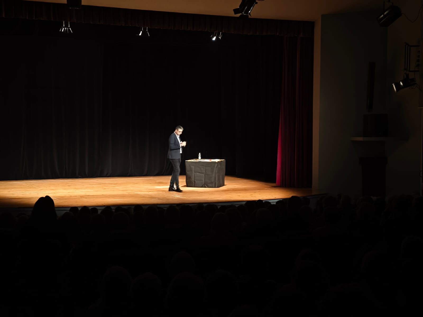 MerateTeatroBasso__3_.jpeg (57 KB)