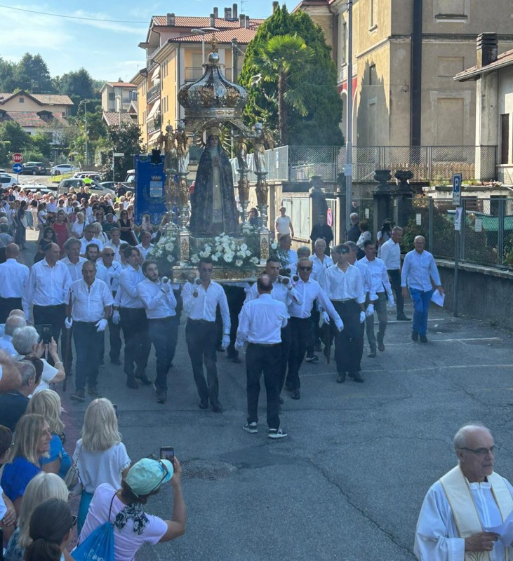 Brivio_processione4.jpeg (171 KB)
