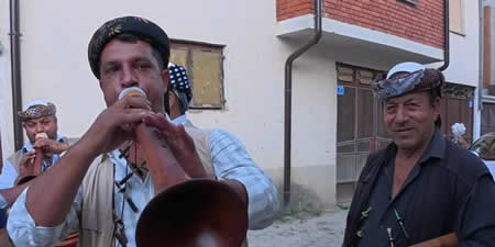 ViaggioAngelaKosovoPRIMA.jpg (16 KB)
