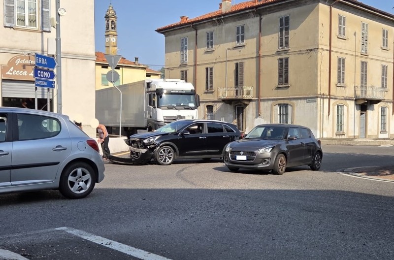 Calco_incidente_rotonda1.jpeg (120 KB)