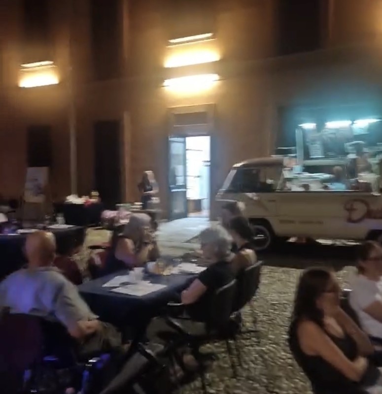 Cernusco_piazza_festa3.jpeg (79 KB)