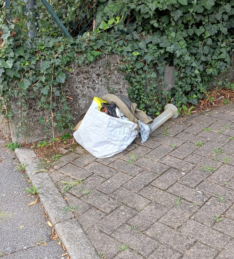 CimiteroPagnanoRifiuti2.jpg (651 KB)