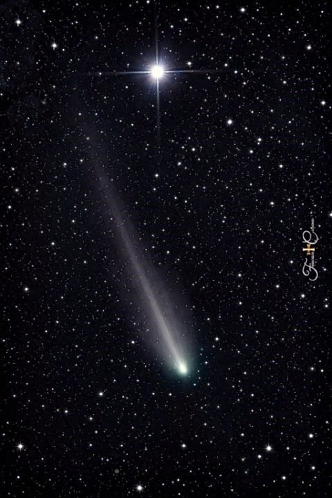 Cometa3.jpg (85 KB)