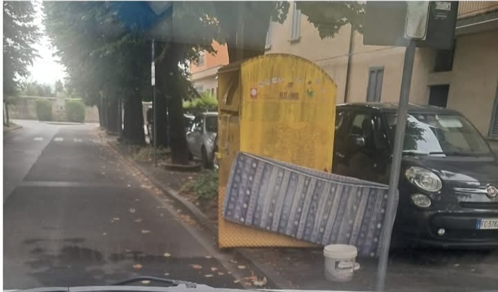Osnago_discarica.jpg (77 KB)
