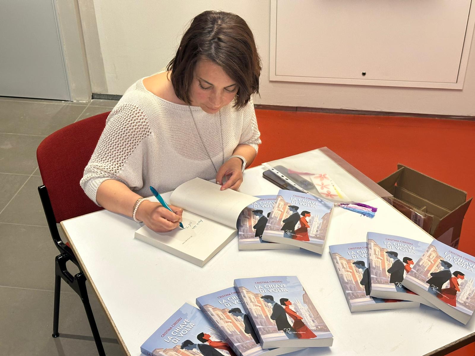 BrivioSerataBiblioteLibro2.jpg (211 KB)