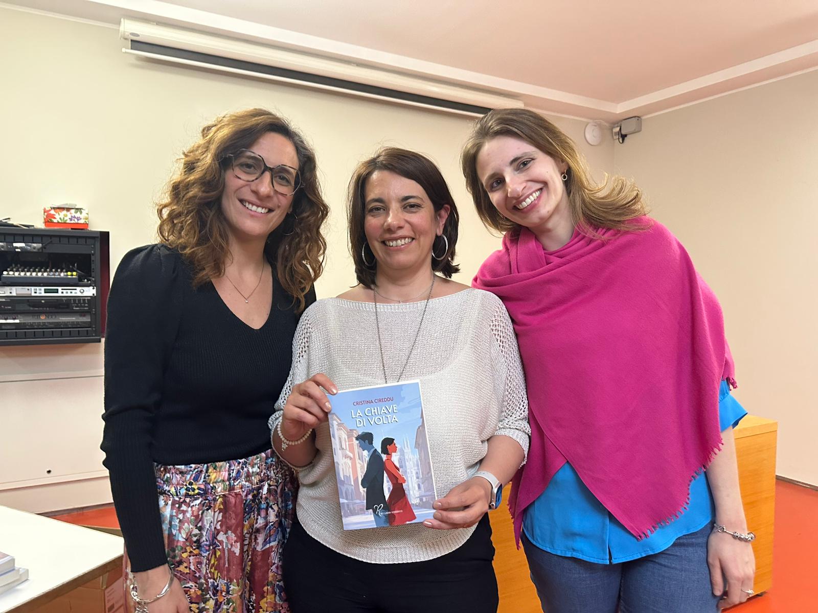 BrivioSerataBiblioteLibro3.jpg (215 KB)