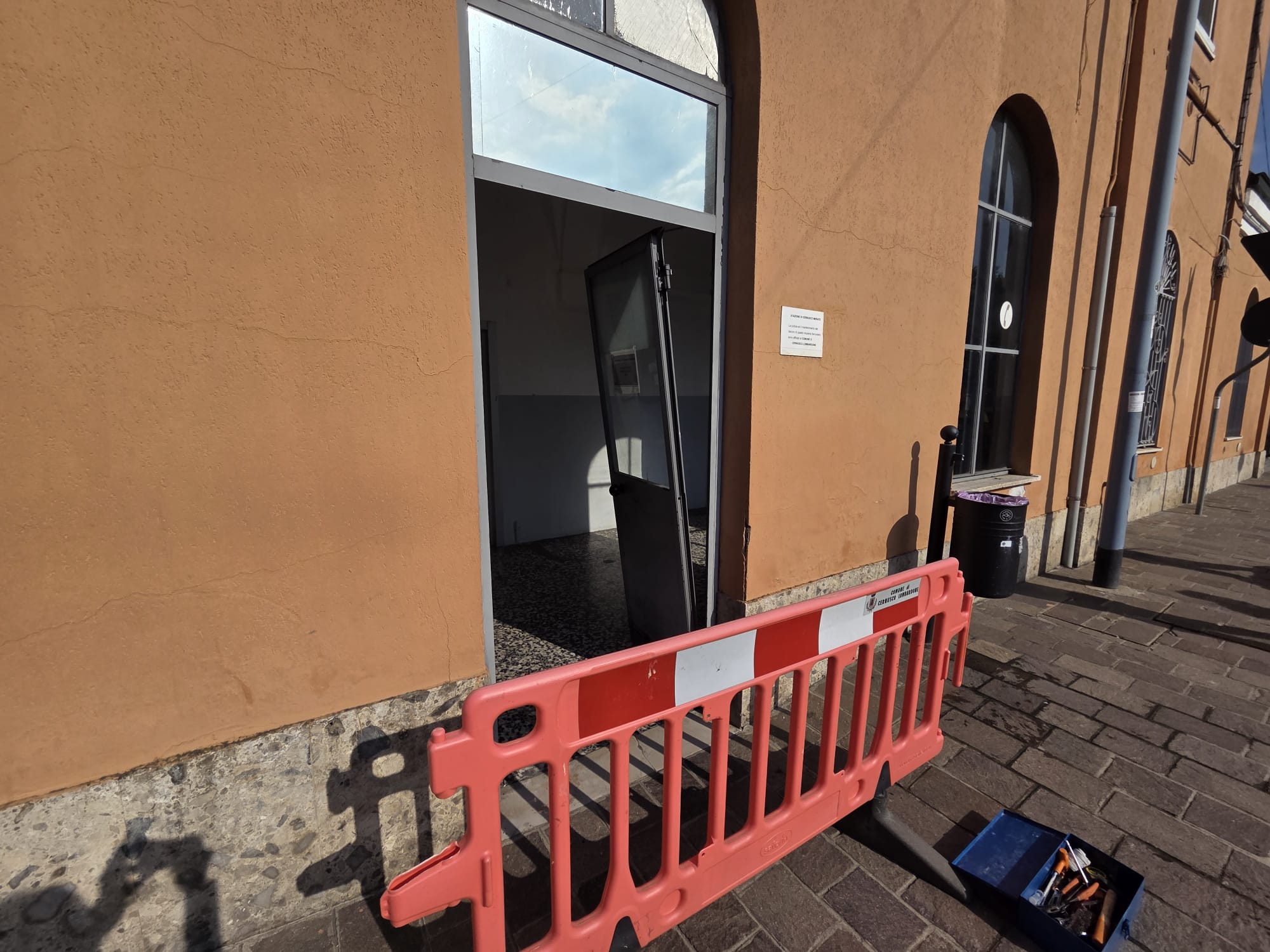 CernuscoVandaliStazioneFs1.jpg (314 KB)