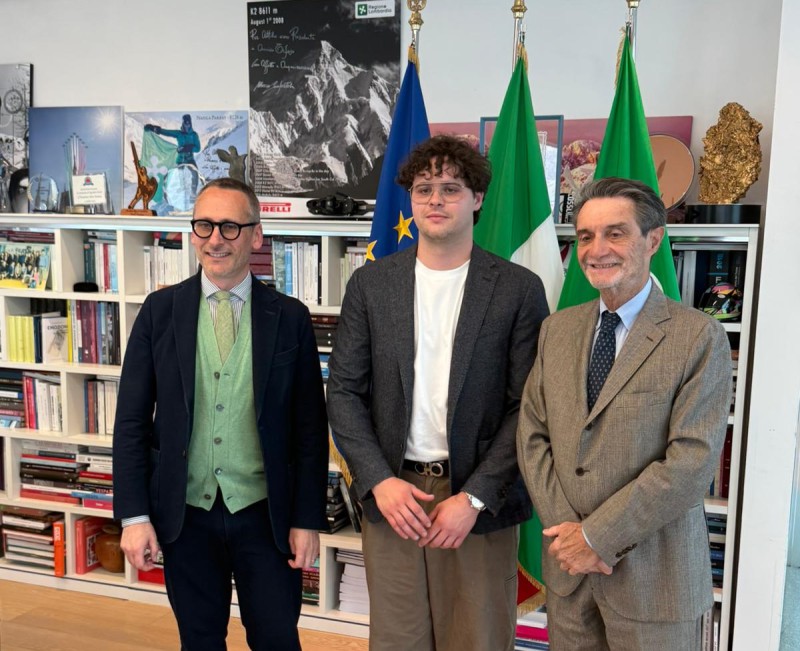 Foto_Piazza_Canzi_Fontana.jpeg (129 KB)