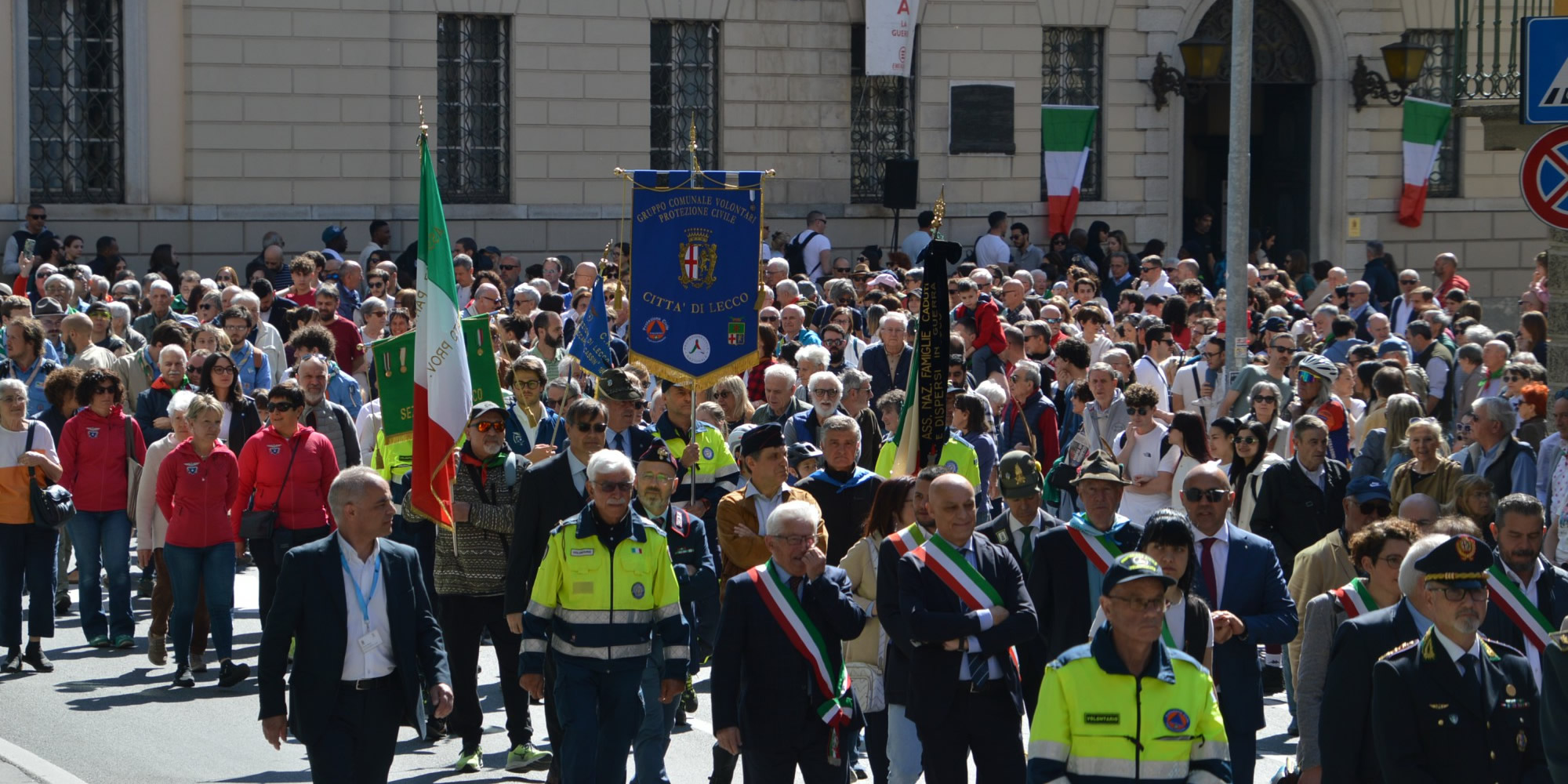 Lecco25AprilePRIMA.jpg (482 KB)