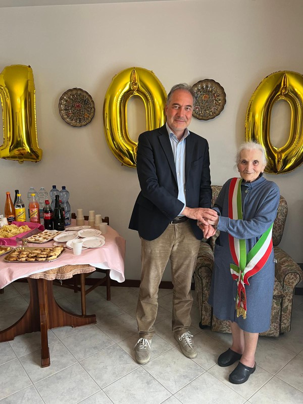 Maestra_giuseppina.jpeg (122 KB)