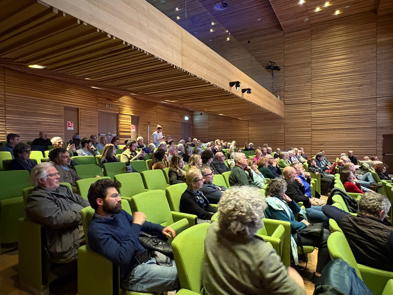 MerateSerataClimaConfeerenza3.jfif (295 KB)