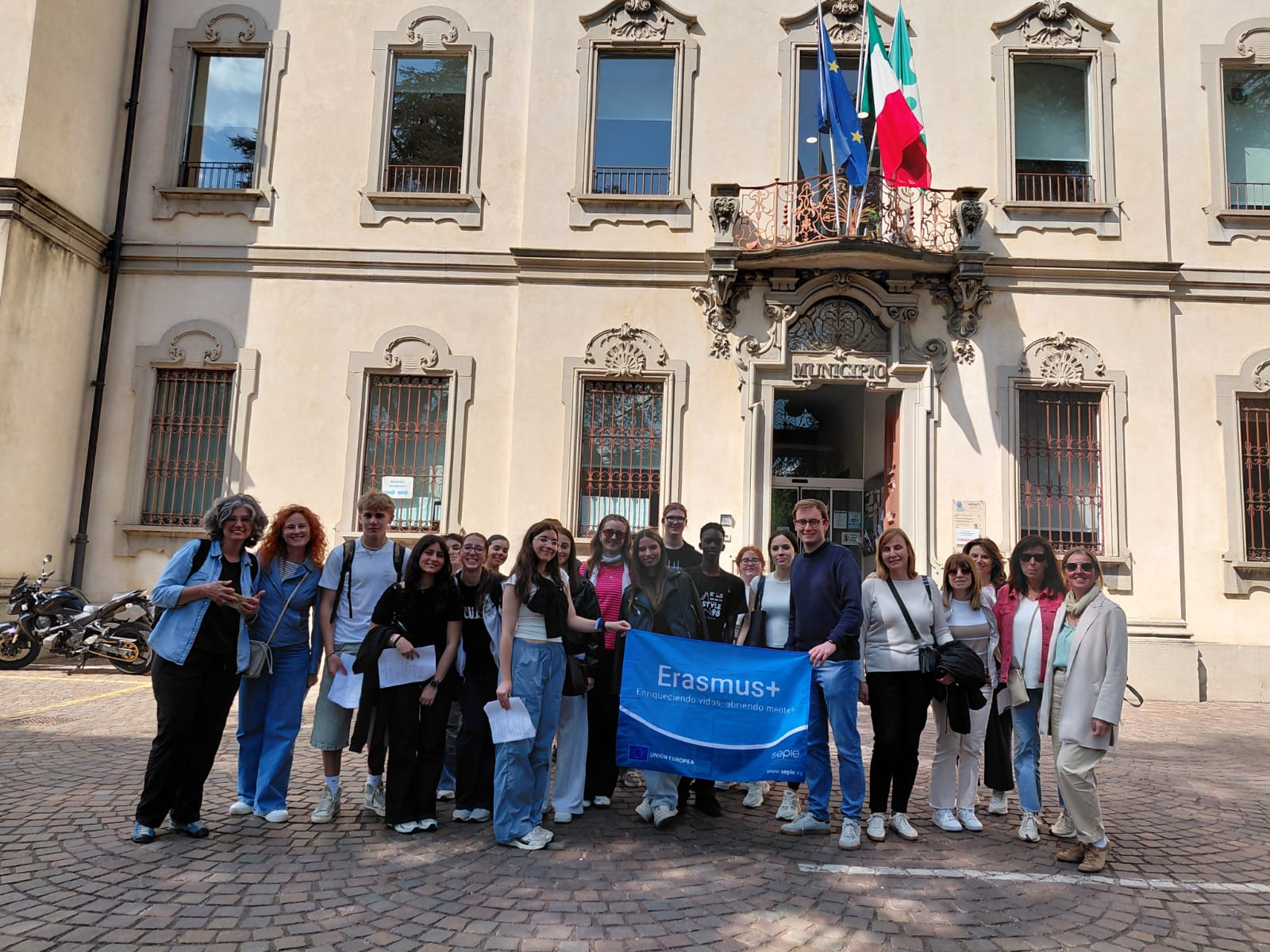 MerateStudentiErasmusLiceo1.jfif (311 KB)