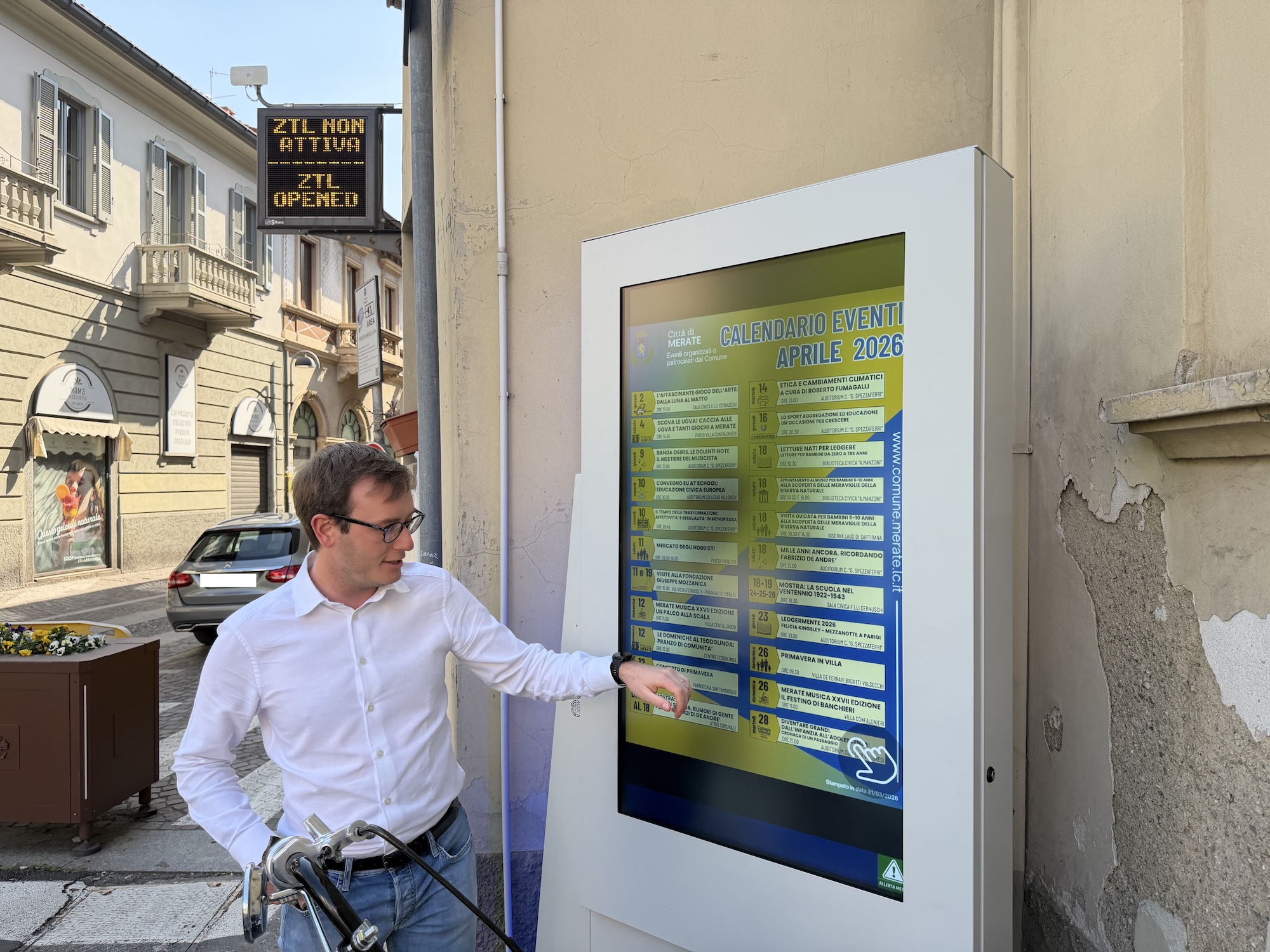 Merate_totem3.jpeg (1.03 MB)