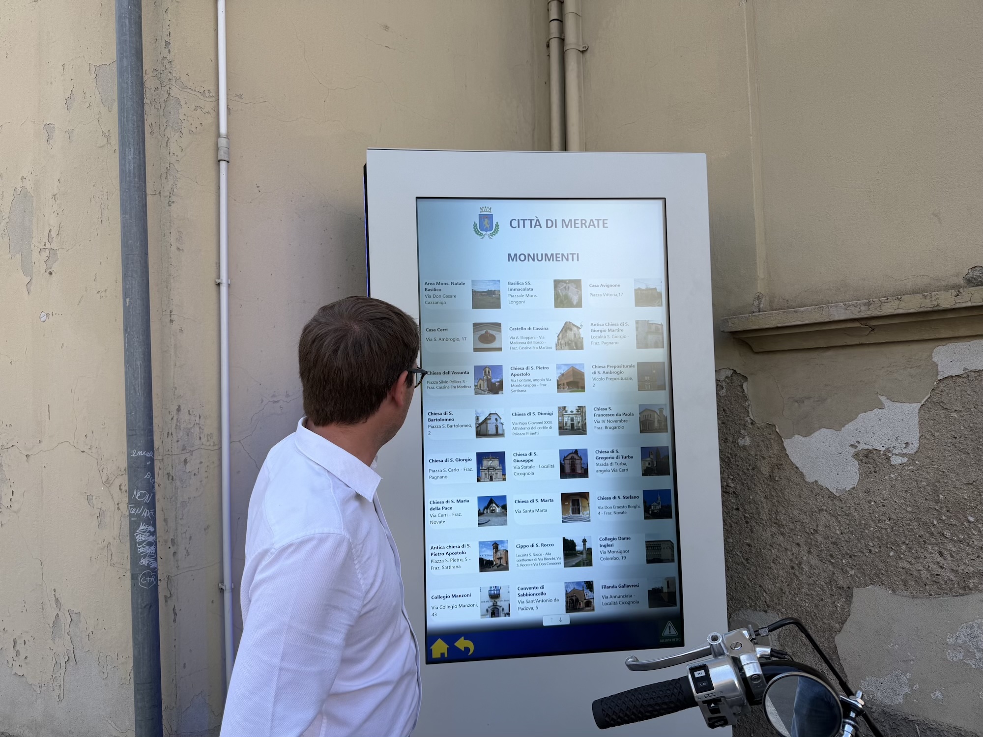 Merate_totem4.jpg (910 KB)