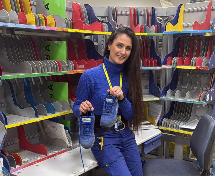 Postina_con_scarpe_2.jpg (237 KB)