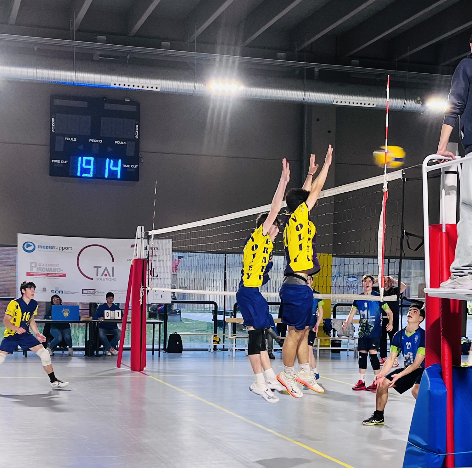 VolleyGialloBlu1.jpg (621 KB)