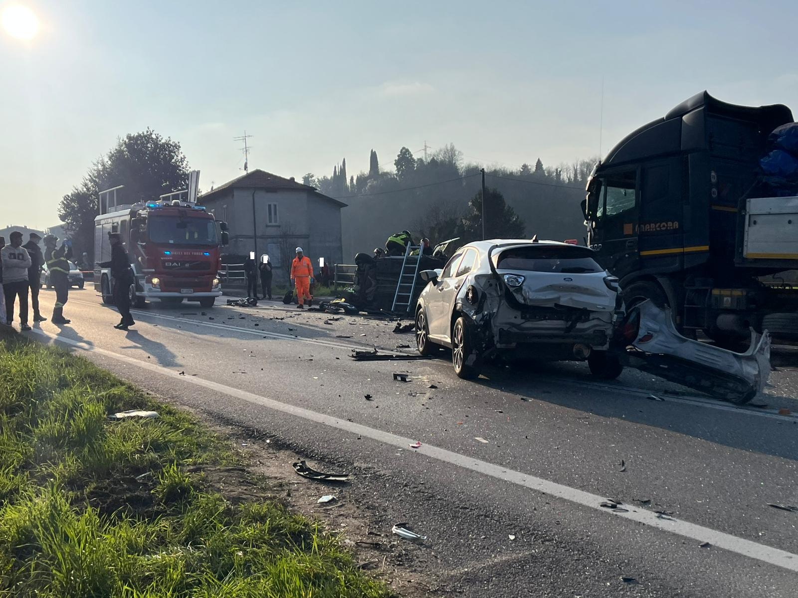 CalcoIncidenteFront3OK.jpg (522 KB)