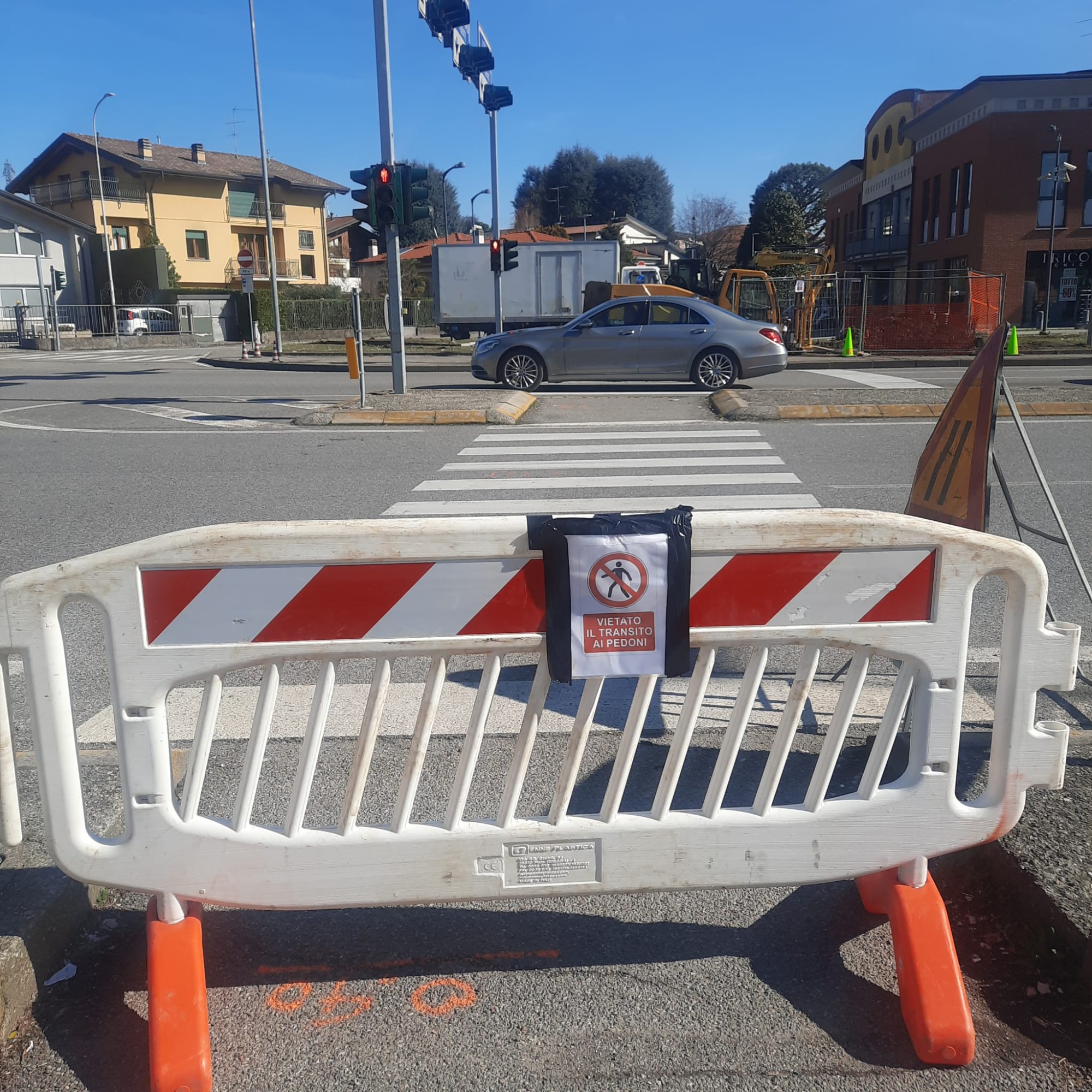 CernuscoCartelliStrada1.jpg (863 KB)