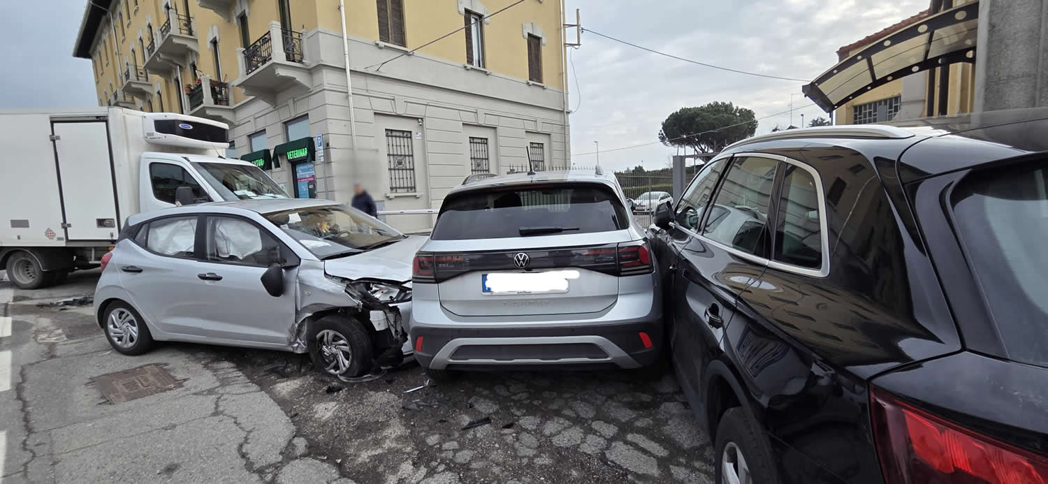 CernuscoScontroAuto1.jpg (131 KB)