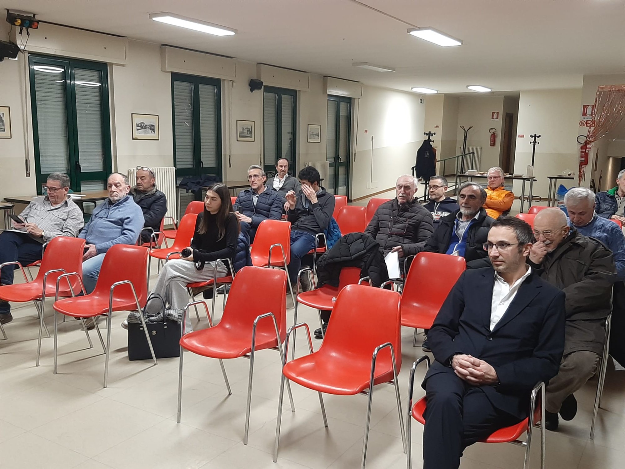 MerateAssembleaAvis1.jpg (494 KB)