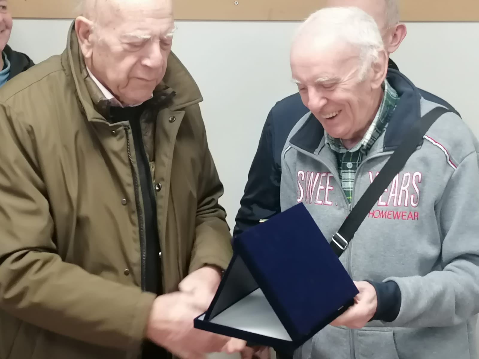 RobbiateAssembleaGrappolo2.jpg (117 KB)