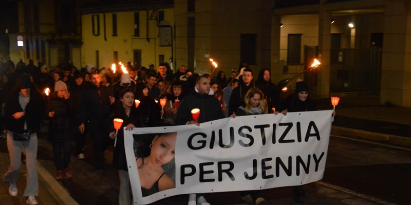 jenny2c0ppr.jpg (39 KB)