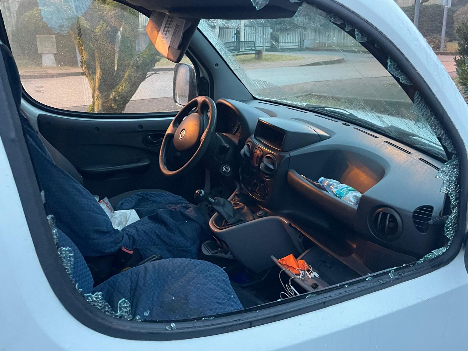 Brivio_auto_vandalizzate2.jpeg (242 KB)