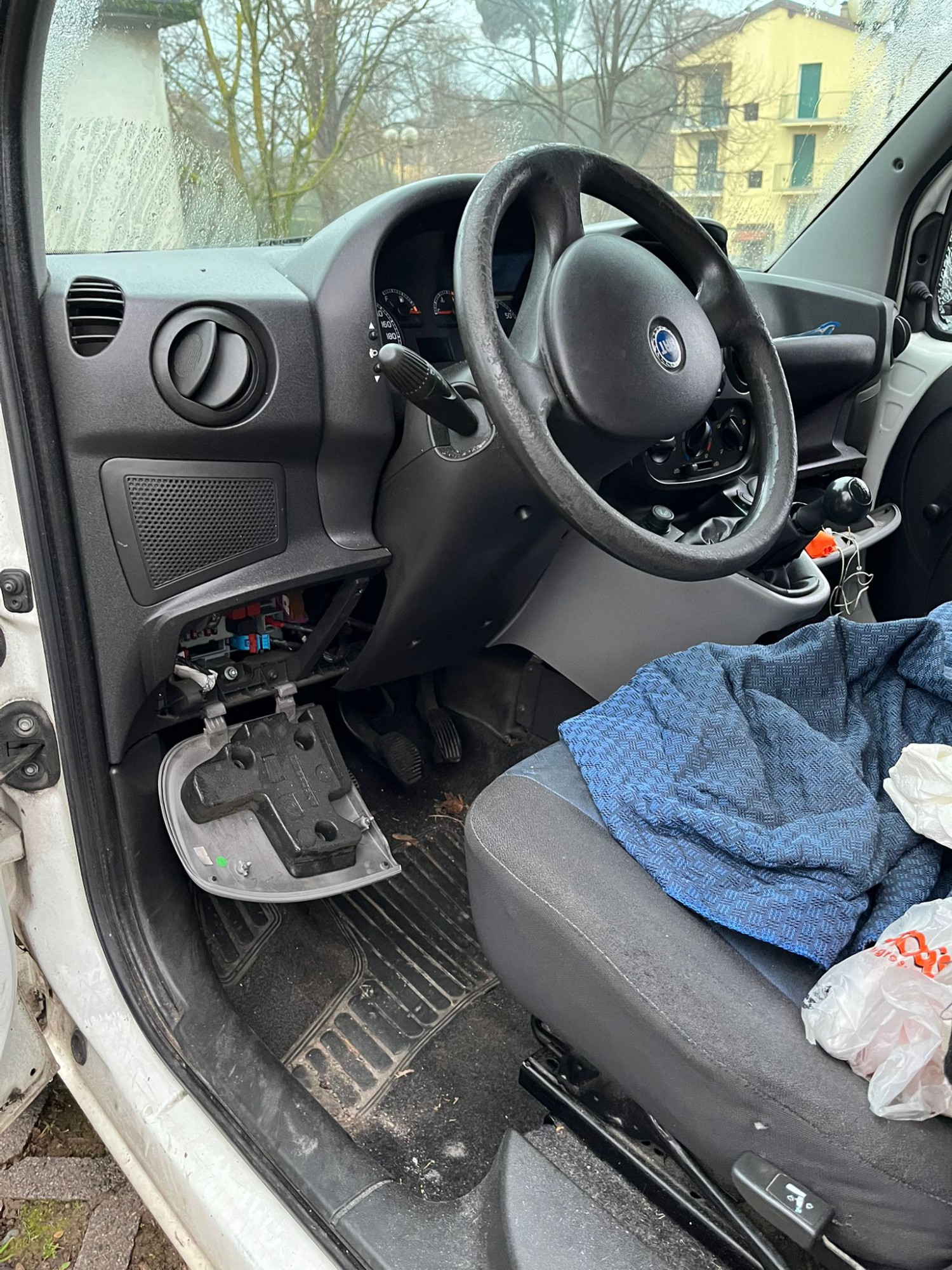 Brivio_auto_vandalizzate6.jpeg (741 KB)