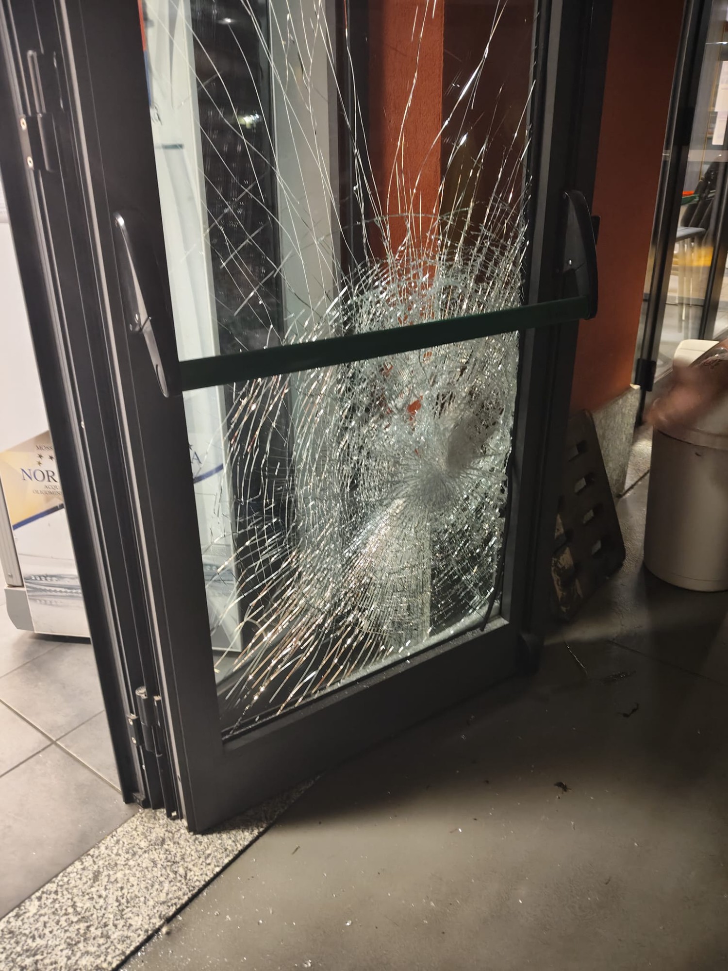 LaallettaFurtoBar.jpg (503 KB)