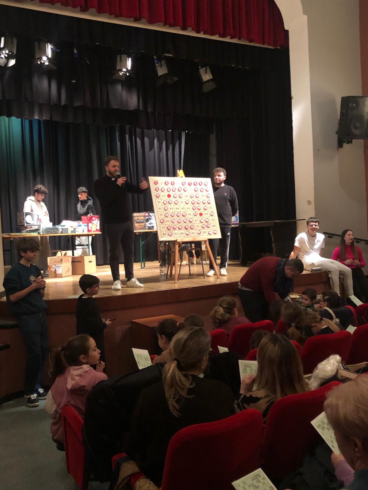 LomFestaFam2.jpg (174 KB)