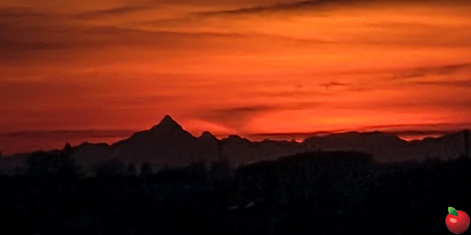 Montevecchia: in centinaia sul colle per immortalare il tramonto