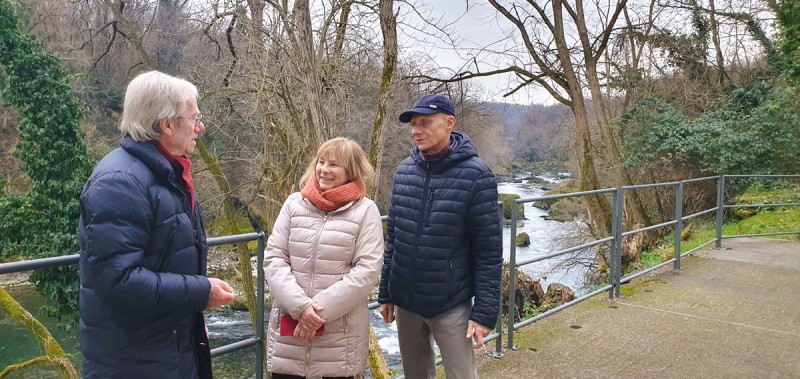 Paderno_visitatori_chiesetta4.jpg (121 KB)