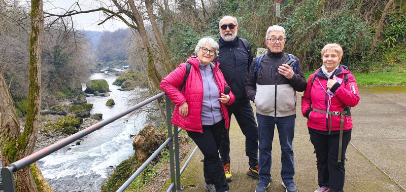 Paderno_visitatori_chiesetta7.jpg (134 KB)