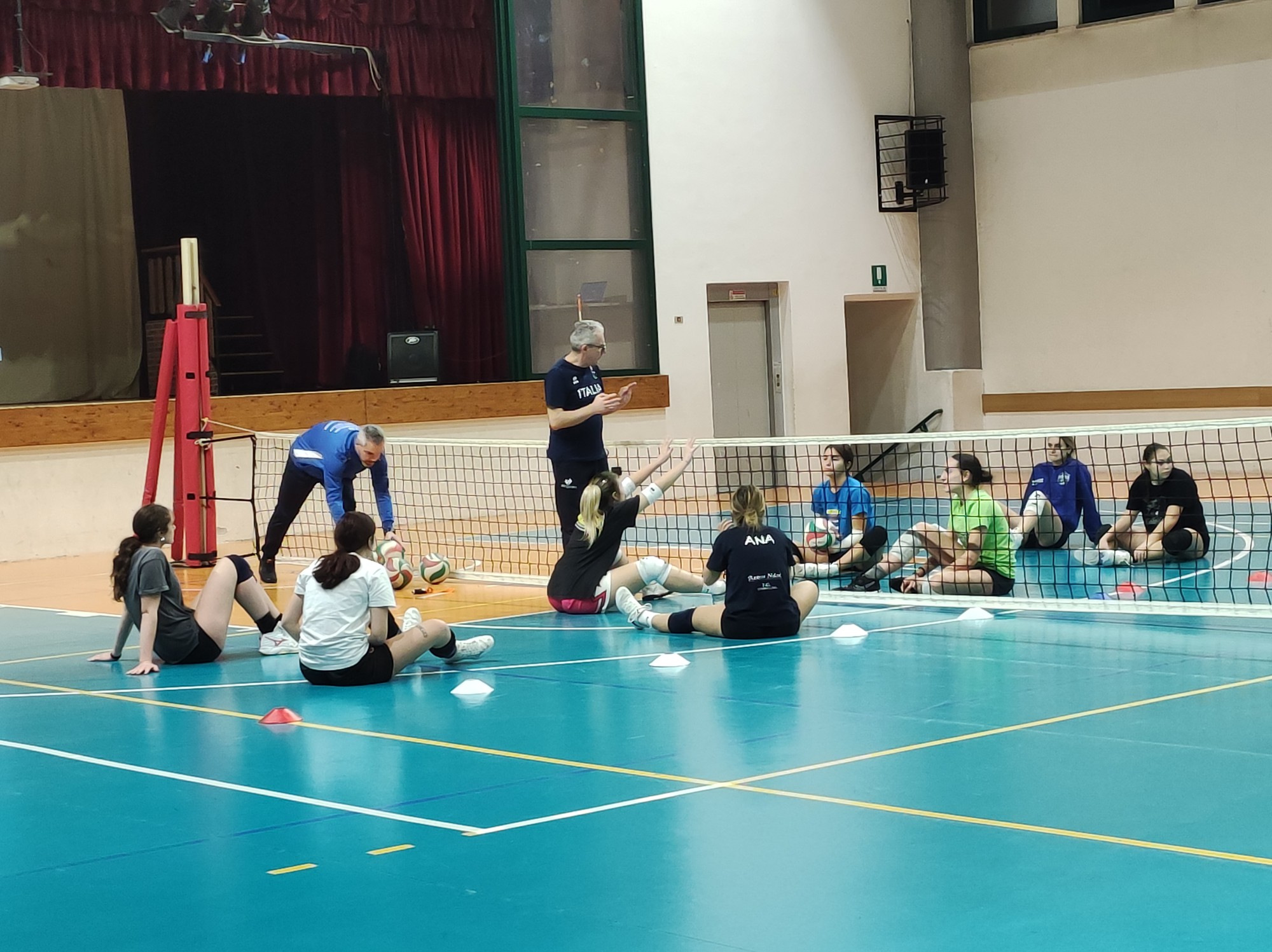 RobbiateSittingVolley__3__prima.jpg (494 KB)