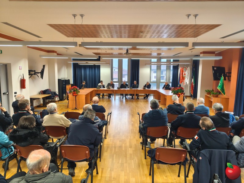 Robbiate_assemblea_alpini1.jpg (127 KB)