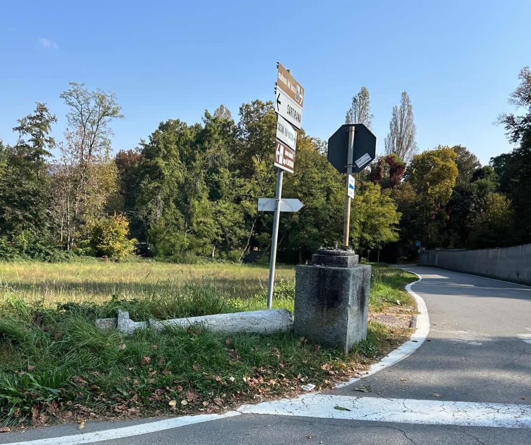 SteleAbbattuta1.jpg (230 KB)