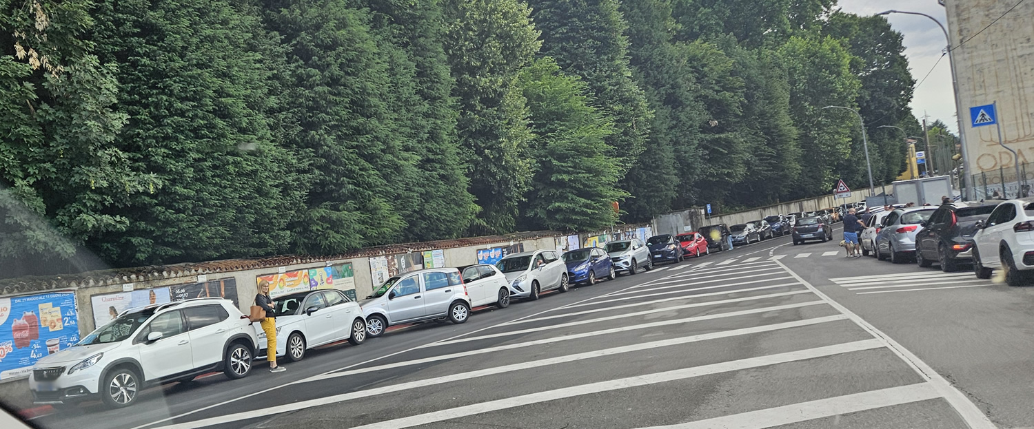 MerateAutoDoppiaFila1.jpg (489 KB)