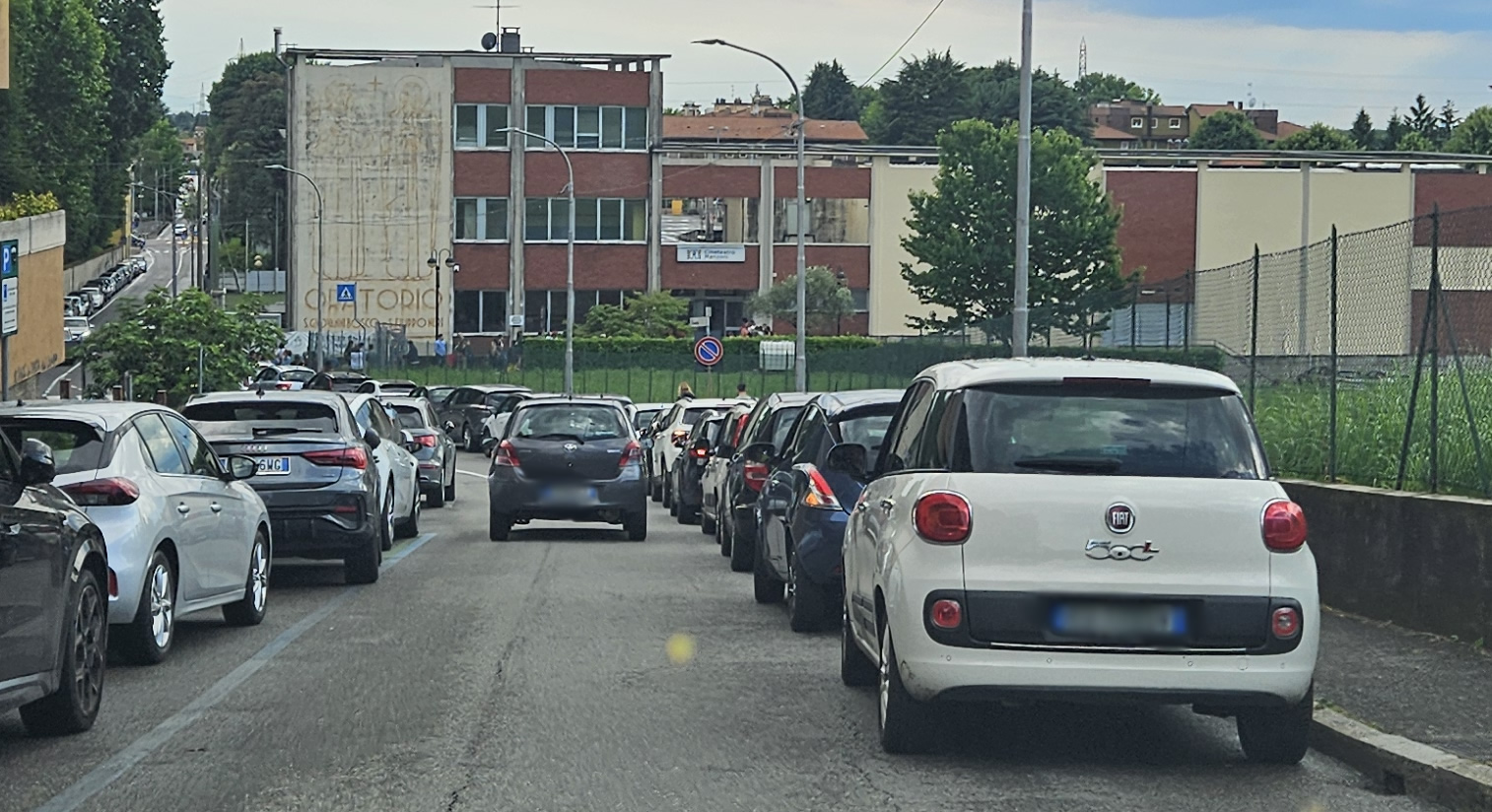 MerateAutoDoppiaFila2.jpg (450 KB)
