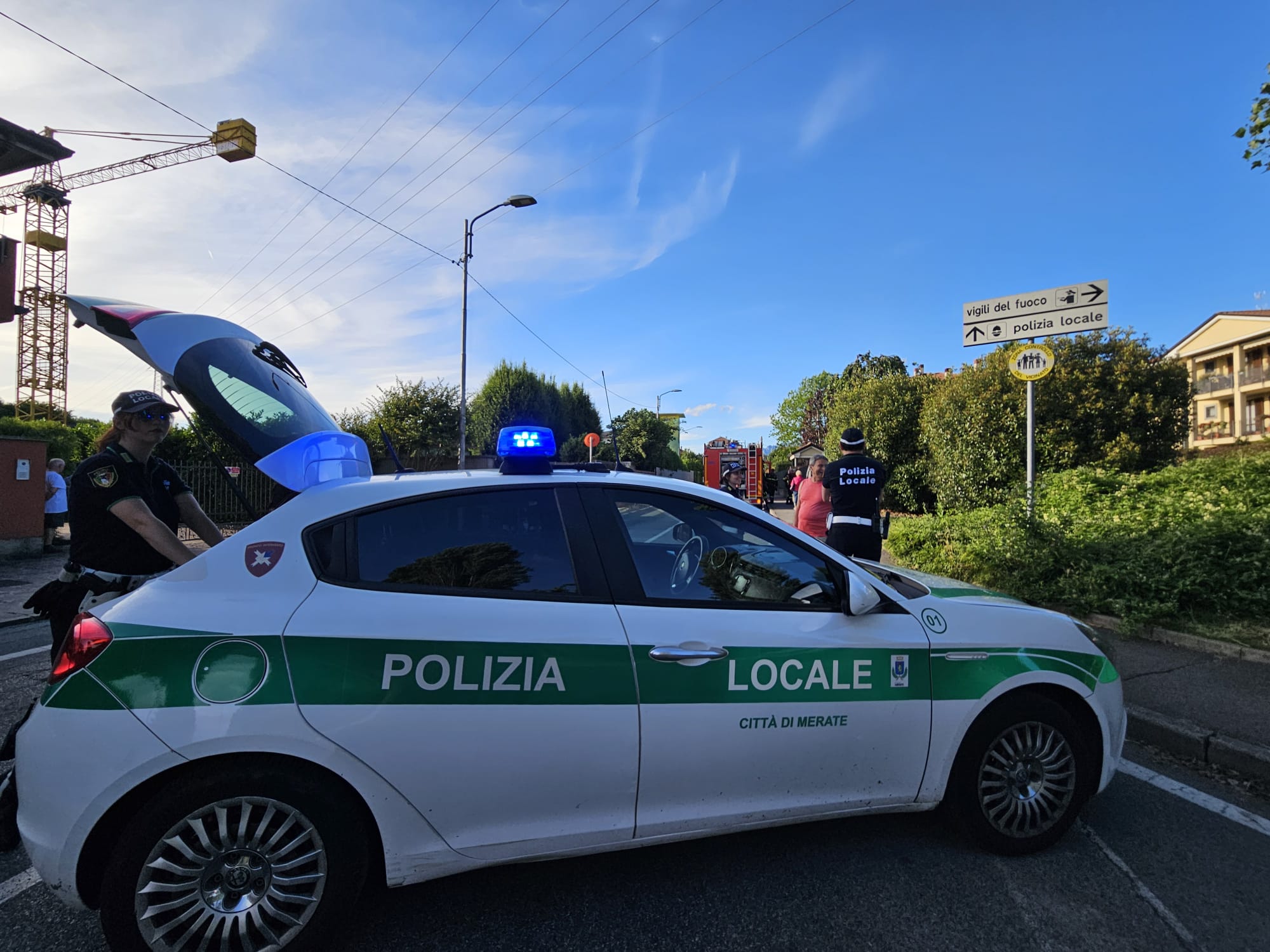 MerateIncendioDivanoCasa2.jpg (304 KB)