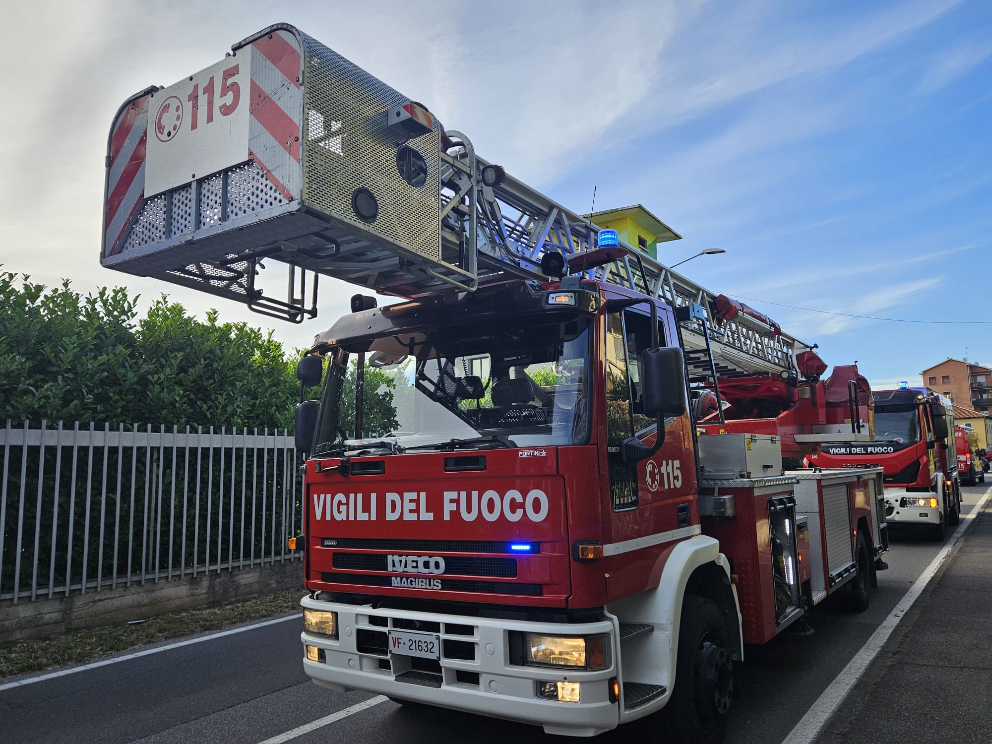 MerateIncendioDivanoCasa4.jpg (403 KB)
