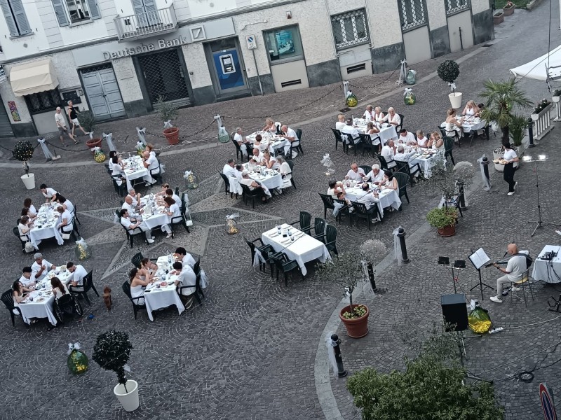 Brivio_cena_in_Bianco3.jpeg (193 KB)