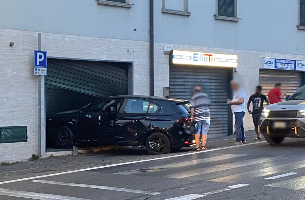 MerateAutoIncidenteStrada1.jpg (219 KB)