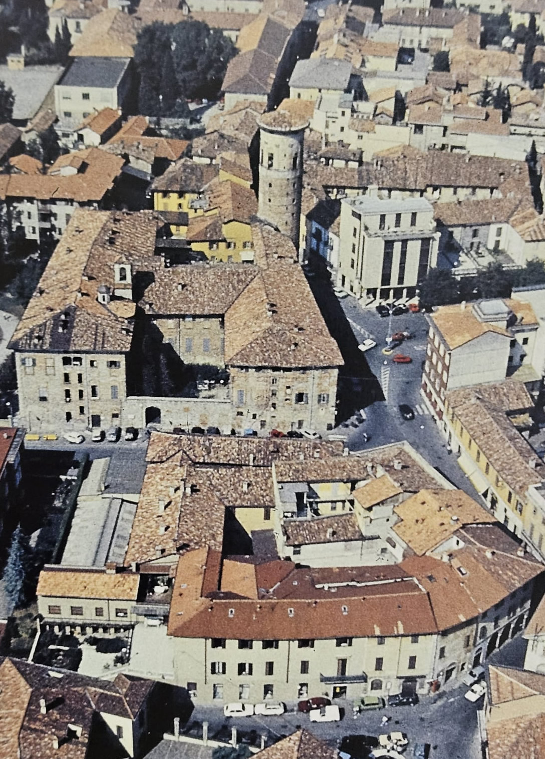 MerateCastelloEditoriale1.jpg (511 KB)
