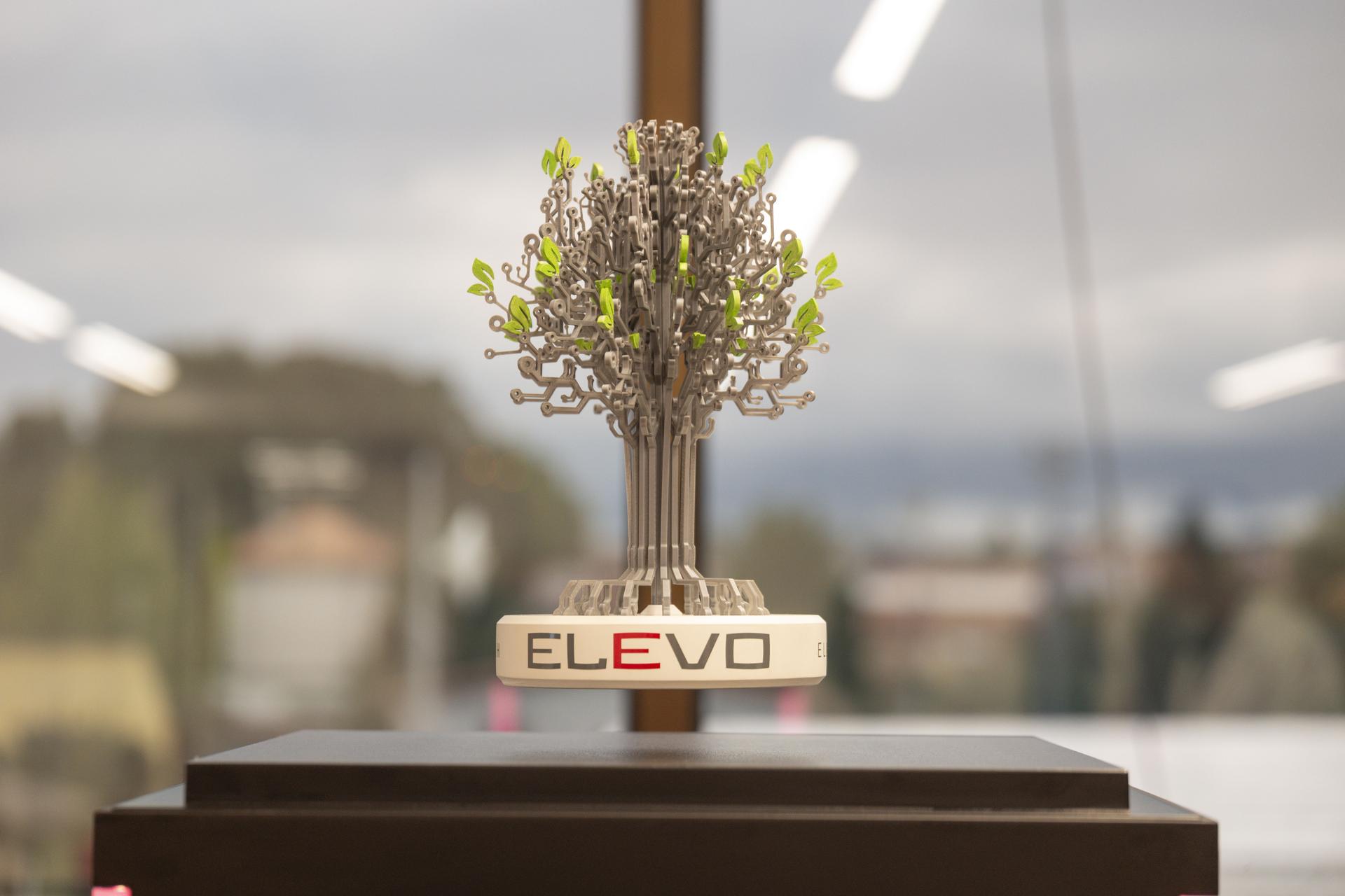 elevo.jpg (152 KB)