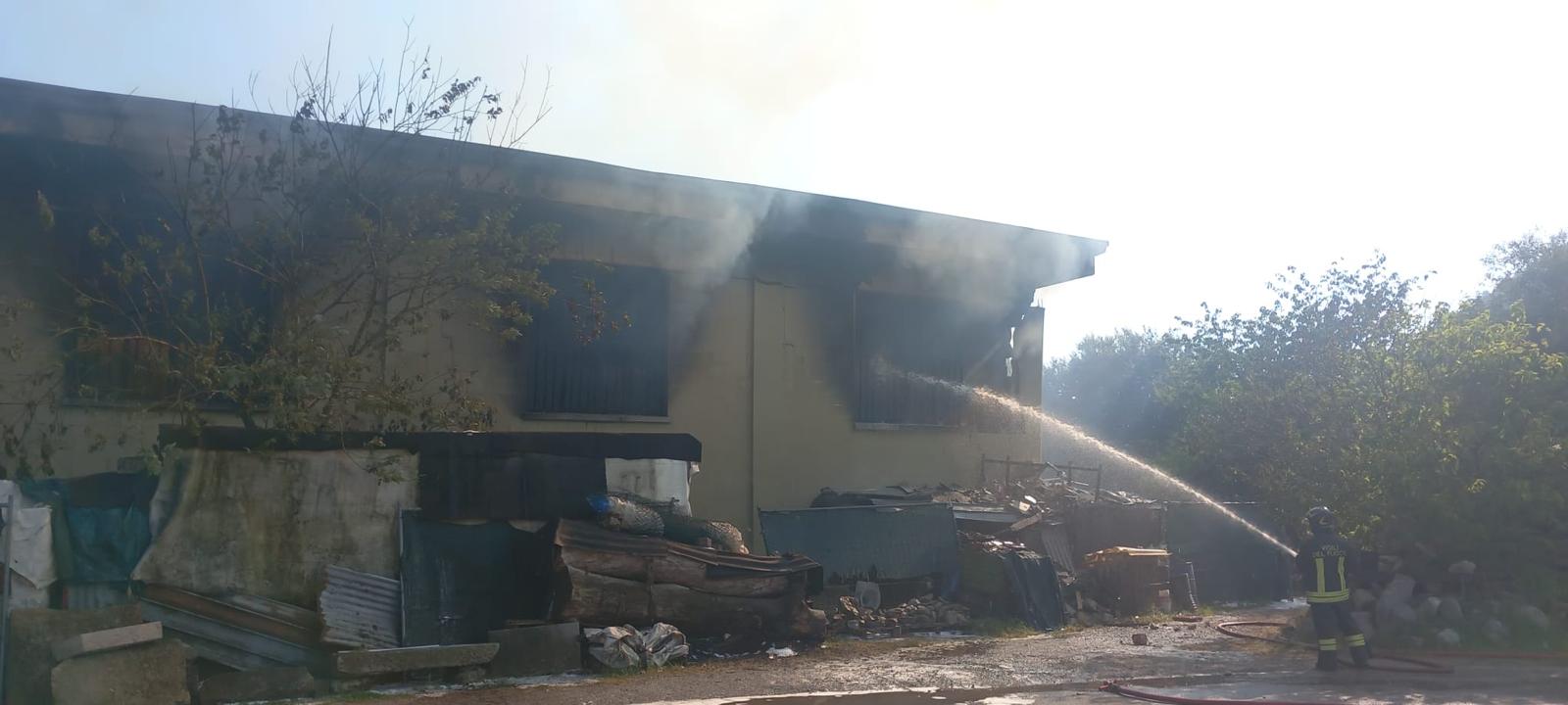 BeverateIncendioSopralluogo2.jpg (91 KB)